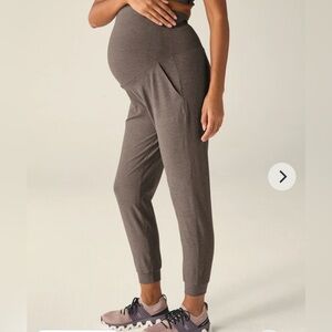 Beyond Yoga - Maternity Joggers - Soft Umbre Heather